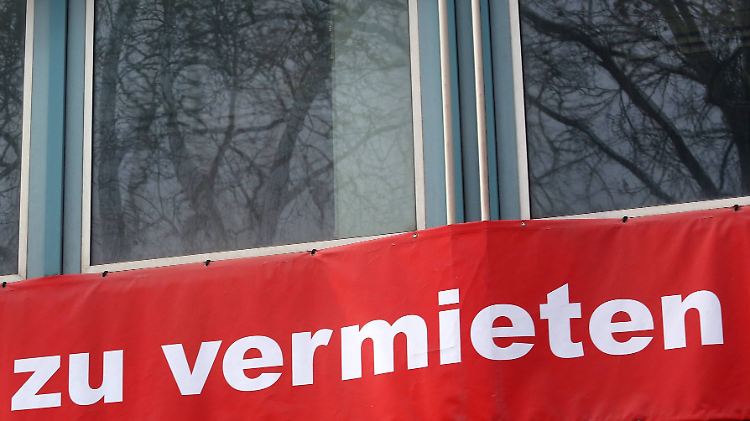 Der Eigentümer muss nachweisen, dass er die Immobilie ernsthaft vermieten will. Mit einem Schild im Fenster ist es da nicht getan.