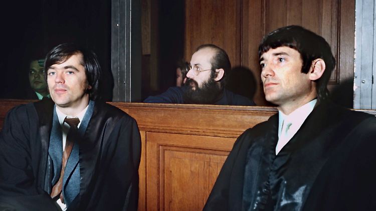 1972: Hans-Christian Ströbele (l) und Otto Schily (r) waren die Verteidiger von Horst Mahler.
