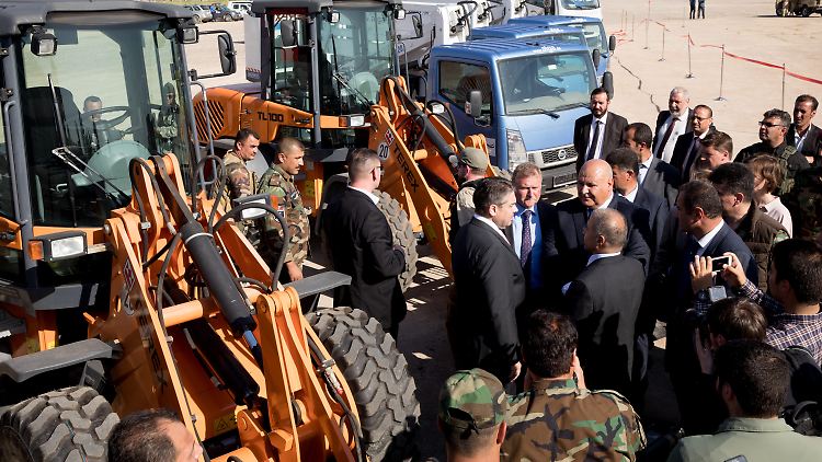 Starthilfe aus Deutschland in Form von Fahrzeugen.