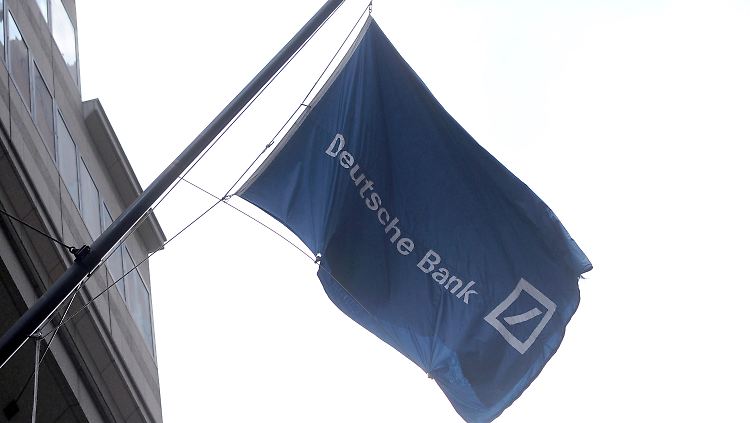 Fahne am Deutsche-Bank-Gebäude in der New Yorker Wall Street.