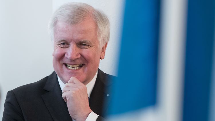 Horst Seehofer übergibt seine Ämter vermutlich an sich selbst.