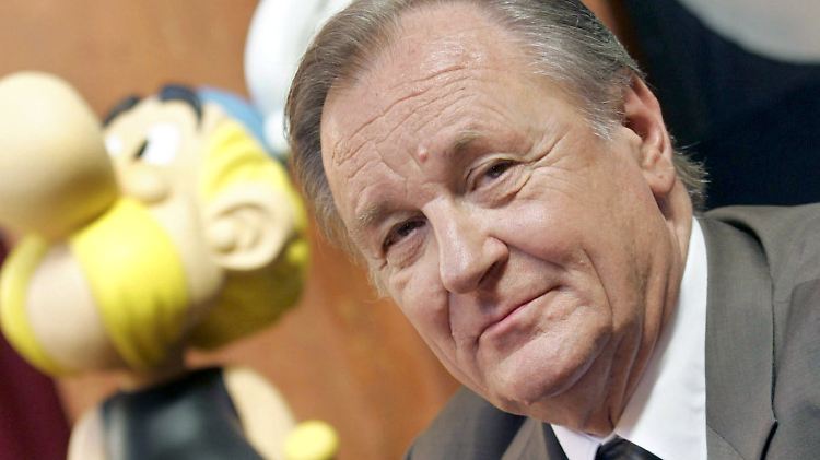 Albert Uderzo und seine berühmteste Figur: Asterix.
