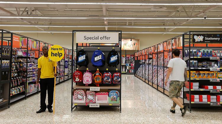Tesco-Supermarkt in London- britische Kunden achten derzeit sehr auf ihr Portemonnaie.