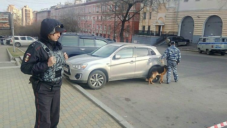 Die russische Polizei war nach dem Angriff auf ein Geheimdienst-Büro mit einem Großaufgebot im Einsatz.