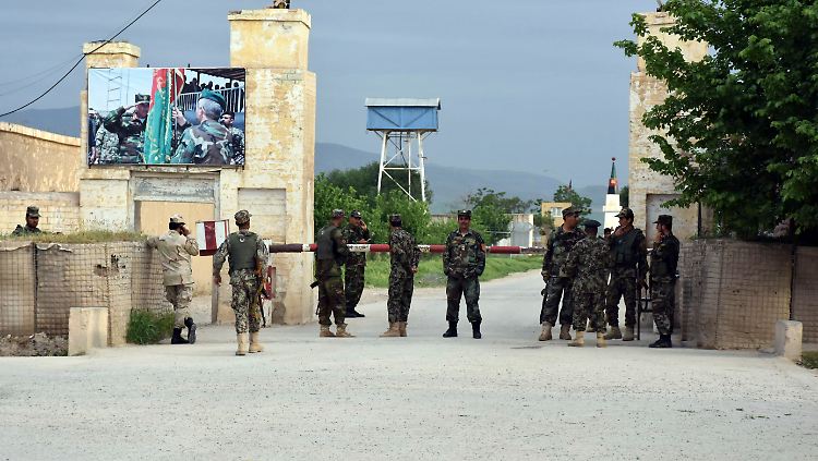 Die Soldaten der afghanischen Armee wurden von den Talibankämpfern überrascht.