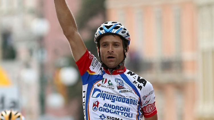 Scarponi hinterlässt seine Frau und zwei Kinder.