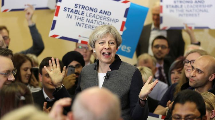 Theresa May darf bei den vorgezogenen Neuwahlen auf einen überwältigenden Sieg ihrer Partei hoffen.