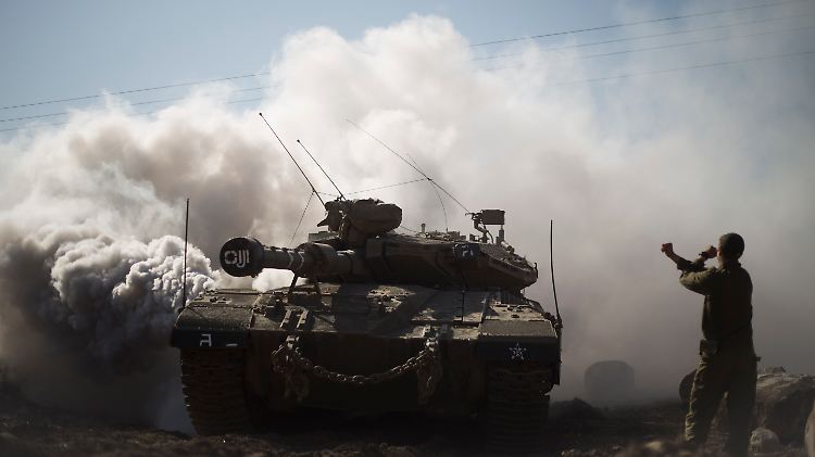 Israel hat in den vergangenen Jahren wiederhalt militärisch auf der syrischen Seite der Demarkationslinie auf den Golanhöhen eingegriffen.