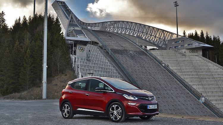 Der Opel Ampera-e macht nicht nur am Holmenkollen in Norwegen eine gute Figur.