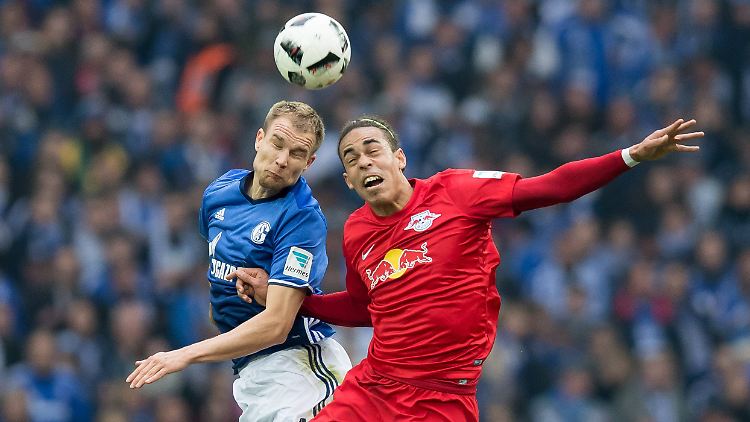 Der Ball war auf Schalke hart umkämpft.