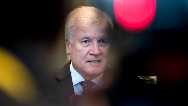 Horst Seehofer gibt den Parteivorsitz noch nicht ab und will 2018 noch einmal zum Ministerpräsident gewählt werden.