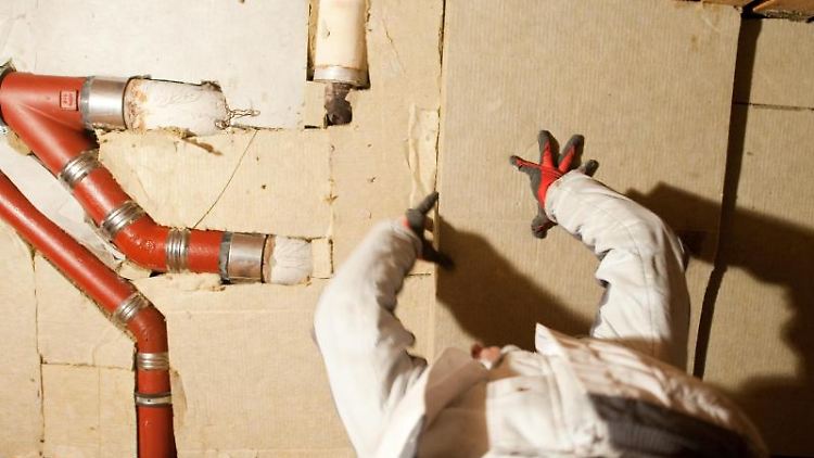 Die energetische Sanierung der Kellerdecke ist eine der wenigen Arbeiten am Haus, die relativ einfach in Eigenleistung möglich ist.