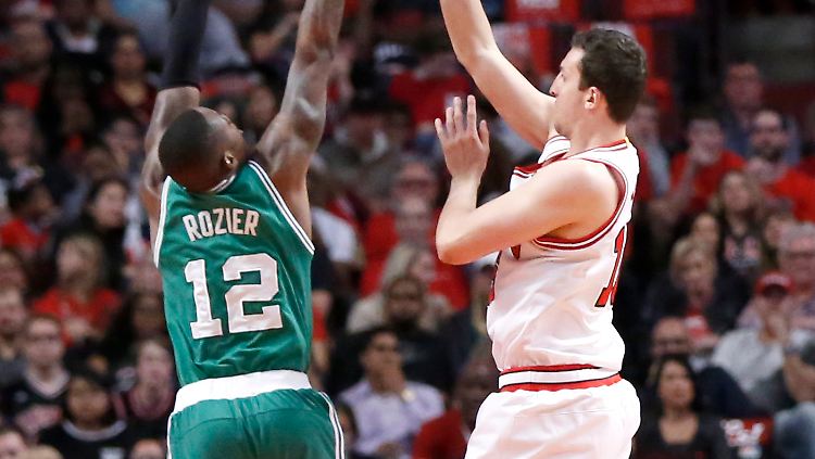 Niederlage und damit Ausgleich gegen die Bostons Celtics: Paul Zipser und die Chicago Bulls.