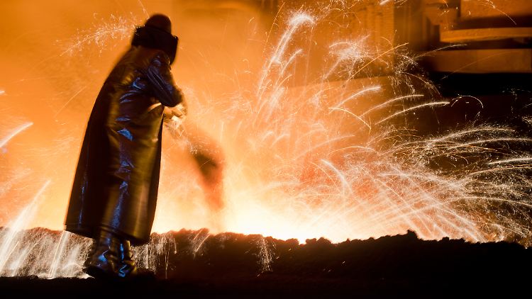 Arbeit am Hochofen bei Salzgitter.