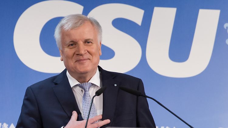 Wann Schluss ist, bleibt offen: Seehofer macht erst mal weiter.