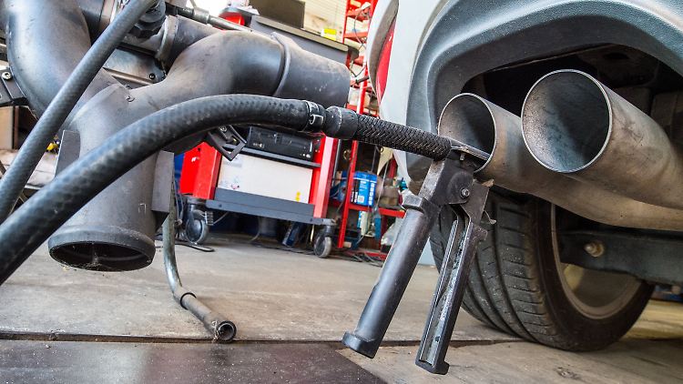 Die Sonde eines Geräts zur Abgasuntersuchung für Dieselmotoren.