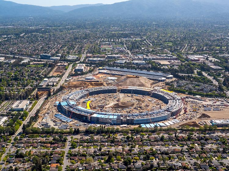 Apple Campus II: die Baustelle im März 2016. Das Gebäude im Neo-Futurismus wurde von Norman Foster entworfen.