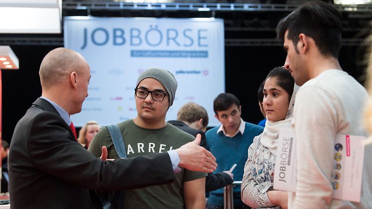 "Die Zuwanderung in den deutschen Arbeitsmarkt klappt mittlerweile gut", sagte der CDU-Rentenexperte Peter Weiß.