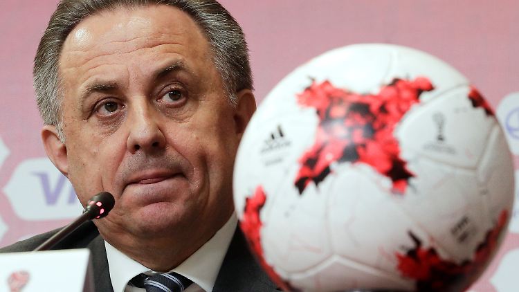 "Journalisten wird beim Confederations Cup nicht verboten, über irgendetwas zu schreiben": Witali Mutko, links.