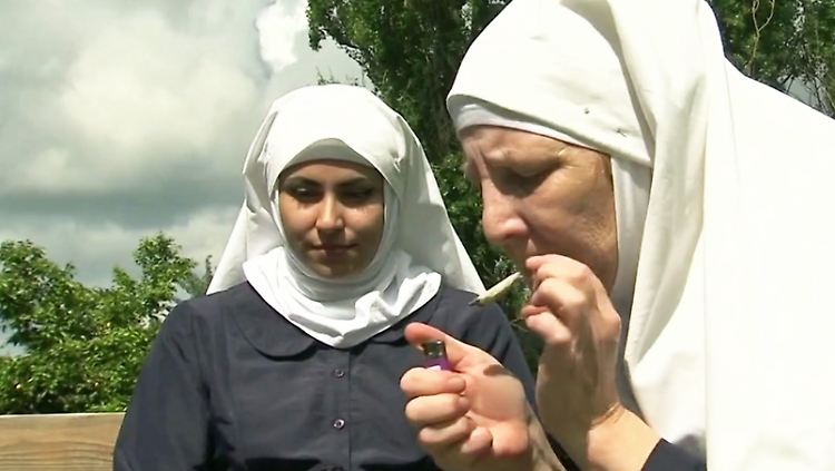 Nonne-raucht-Marihuana.jpg