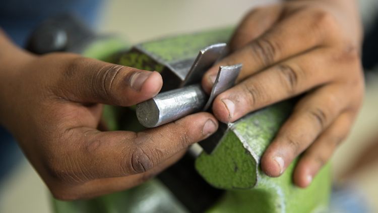 Auch Flüchtlinge, die sich um einen Ausbildungsplatz bemühen, sind nicht vor der Abschiebung geschützt.