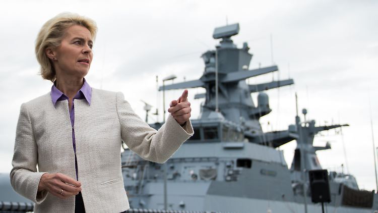 Von der Leyen bei einem Besuch beim 1. Korvettengeschwader der Bundeswehr in Rostock vergangene Woche.