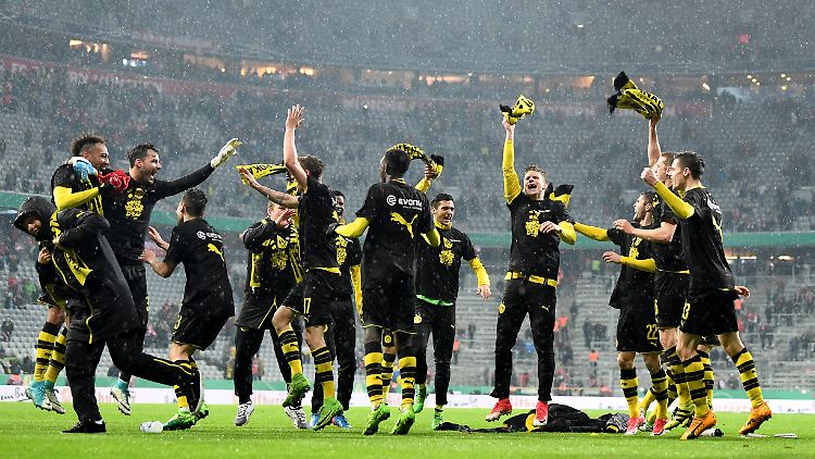 Ließen nach dem Spiel ordentlich die Sau raus: die Dortmunder Spieler