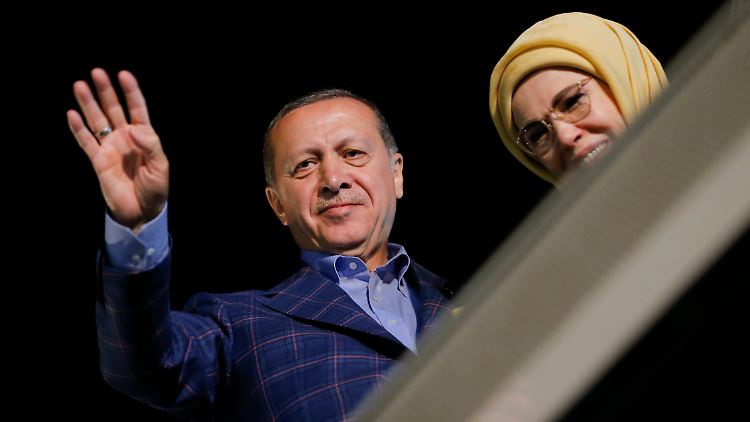 Präsident Erdogan und seine Frau Emine am Tag des Referendums.