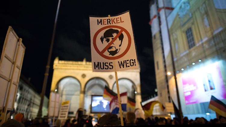 Bei der "Bayerischen Schießsportgruppe München" könnte es sich um den "bewaffneten Arm" von Pegida handeln.