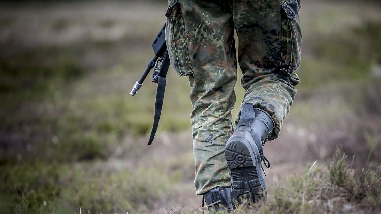 Im Jahr 2015 habe der Militärische Abschirmdienst 149 neue Verdachtsfälle auf Rechtsextremismus behandelt.