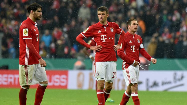 Nach dem Aus gegen Dortmund: Javier Martínez, Thomas Müller und Philipp Lahm.