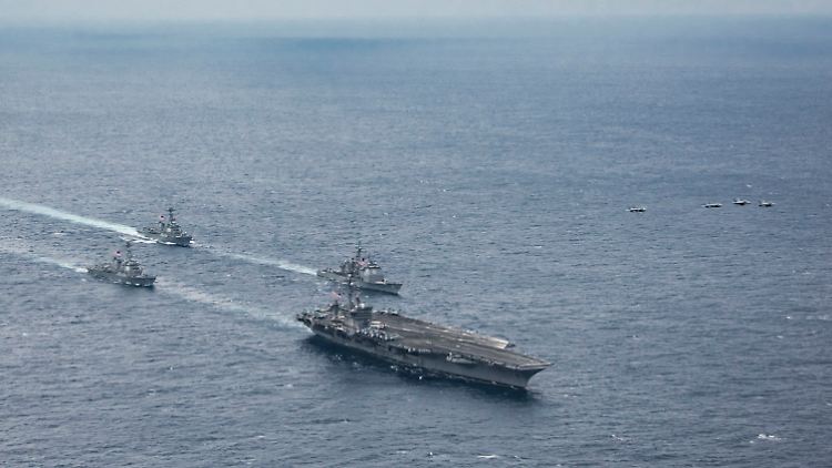 Die "Carl Vinson" hat zusammen mit ihren Begleitschiffen inzwischen Südkorea erreicht.