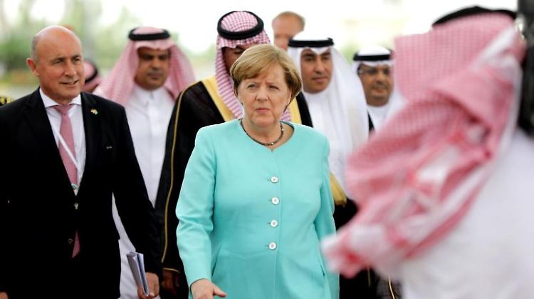 Angela Merkel unterzeichnete in der Hafenstadt Dschidda mehrere Abkommen mit Saudi-Arabien.