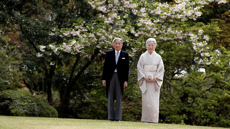 Auch mit mehr als 80 Jahren erfüllen Kaiser Akihito und seine Frau ihre repräsentativen Pflichten.