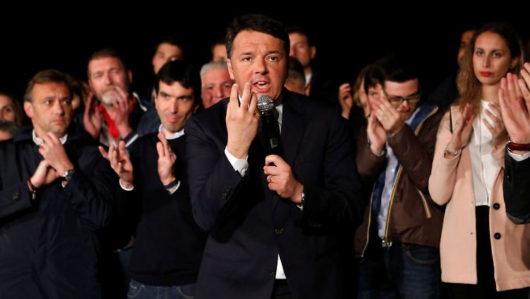 Ist wieder Parteichef der Demokraten: Matteo Renzi (Mitte)