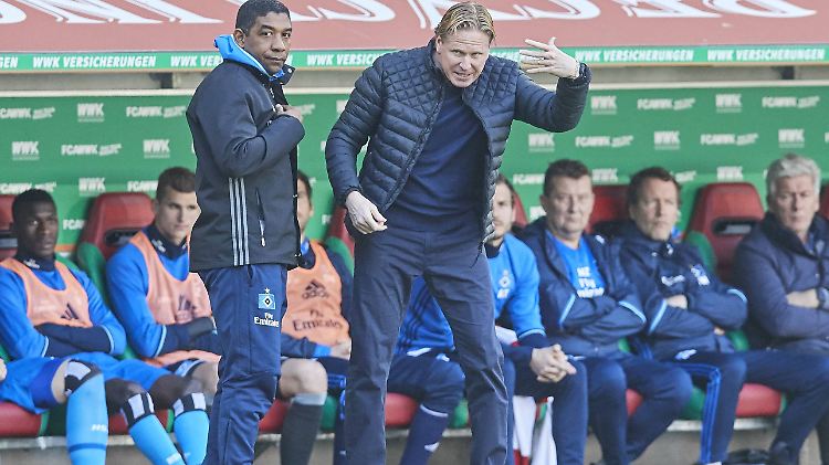 Das war nichts: Die Partie gegen den Abstiegskonkurrenten FC Augsburg vermasselt der HSV komplett.