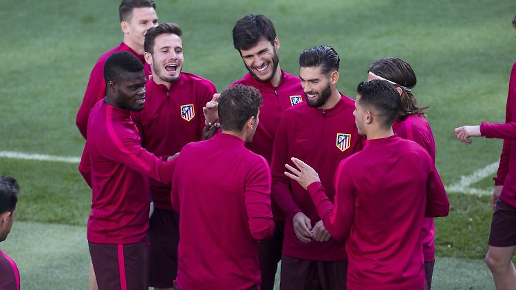 Vor dem Stadt-Duell gegen Real Madrid geben sich die Spieler von Atlético betont gelassen. Dabei spricht die Champions-League-Historie gegen sie.