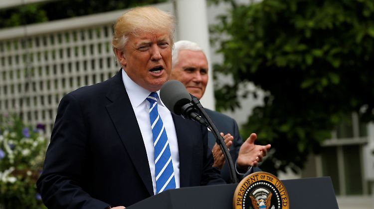 Donald Trump lässt ein Gesetz aus den 1930er-Jahren überprüfen, das Banken eine Trennung von Privatkundengeschäft und Investmentbanking verordnete.