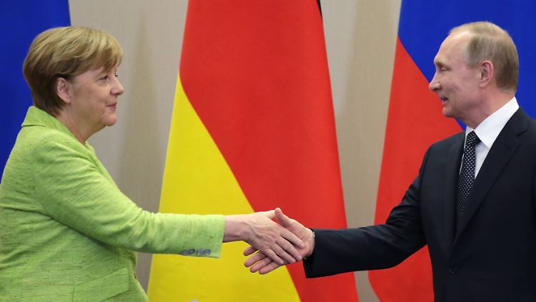 Diplomatisch höflich, aber alles andere als harmonisch: So verlief das Treffen zwischen Merkel und Putin.