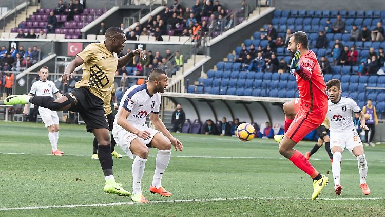 Torhüter Volcan Babacan ist der Leistungsträger von Basaksehirspor. Er spielt auch in der türkischen Nationalmannschaft.