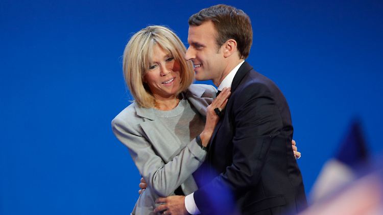 Brigitte Macron: "Ich hoffe, Emmanuel beeilt sich und wird schon 2017 Präsident. Denn wer weiß, welches Gesicht ich 2022 haben werde."