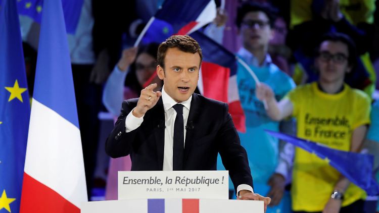 Präsidentschaftskandidat Emmanuel Macron ist sauer: In den sozialen Netzwerken werden - seiner Meinung nach - "Fake News" über ihn verbreitet.