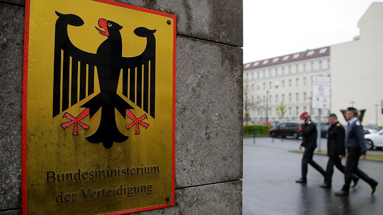 Das Treffen fand im Bendlerblock statt - einen Fototermin sagte von der Leyen ab. 