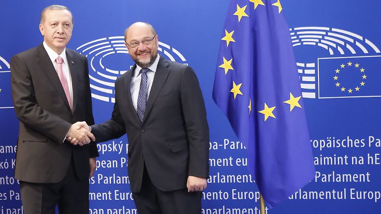 Der türkische Präsident Erdogan und Martin Schulz in seiner damaligen Funktion als EU-Parlamentspräsident im September 2015 in Brüssel. 