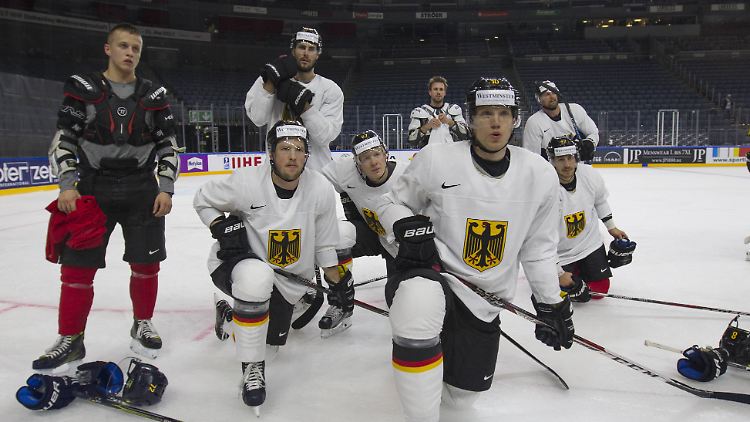 Auf geht's: Christian Ehrhoff und seine Kollegen.