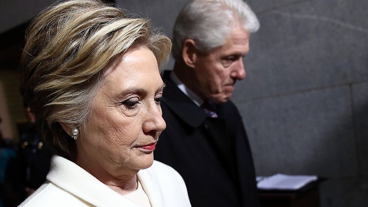 Hinter den Kulissen treibt Clinton offenbar längst den Widerstand gegen US-Präsident Trump voran.