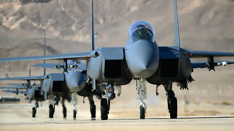 Flugverbot ohne Absprache: Für US-Kampfjets, hier F-15E "Strike Eagle" bei einer Übung, sind weite Teile Syriens künftig tabu.