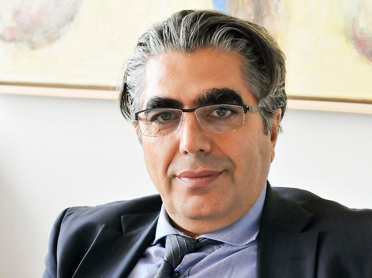 Prof. Dr. Dr. h.c. Sahin Albayrak leitet seit 2002 das Fachgebiet "Agententechnologien in betrieblichen Anwendungen und der Telekommunikation" (AOT).