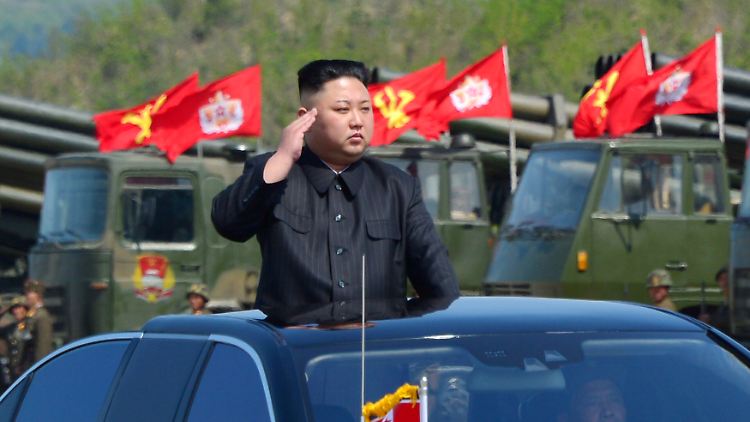 Wie gefährdet ist er? Kim Jong Un bei einer Militärparade im April.
