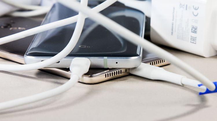 Moderne Top-Smartphones können schnell geladen werden. Ist das schlecht für den Akku?